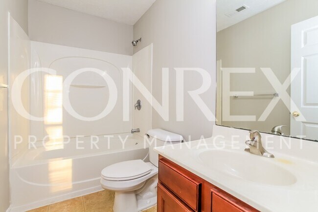 Building Photo - Stunning 3 Bedroom with Cathedral Ceilings!