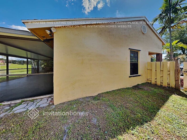 Building Photo - 13641 Newport Manor
