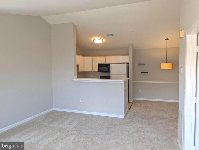 Building Photo - 673 Constellation Square SE