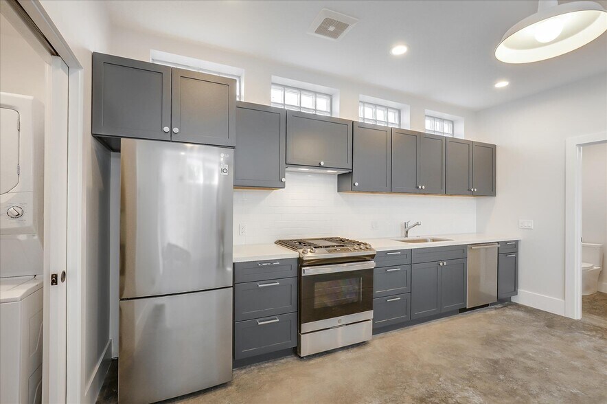 Building Photo - 1550 8th St