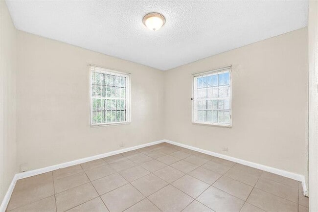 Building Photo - 15710 NW 19th Ave
