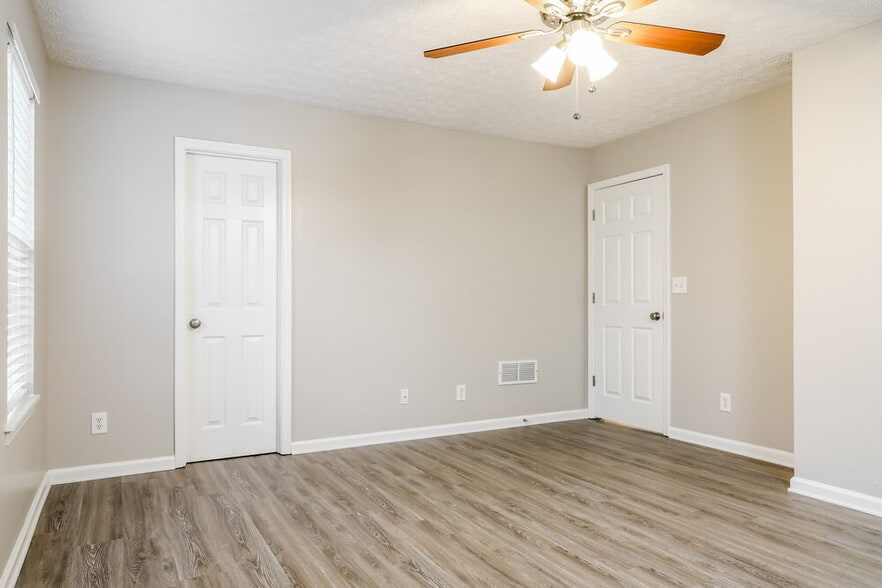 Building Photo - 172 Williamsburg Way