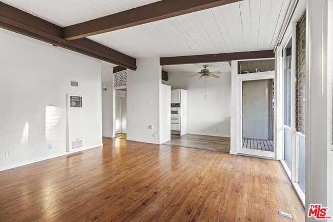 Building Photo - 11131 Rose Ave