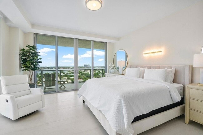 Building Photo - 3100 N Ocean Dr