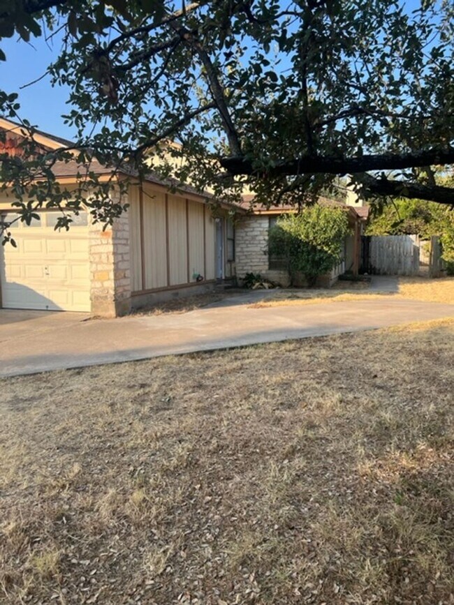 Building Photo - 112 Verna Spur