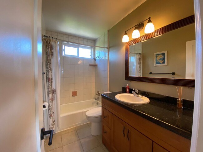 Building Photo - Beautiful 4 Bedroom Carlsbad Home!