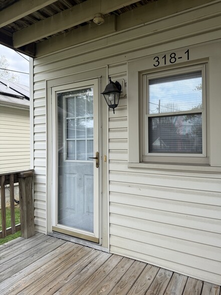 Building Photo - 318 W Kenwood Way