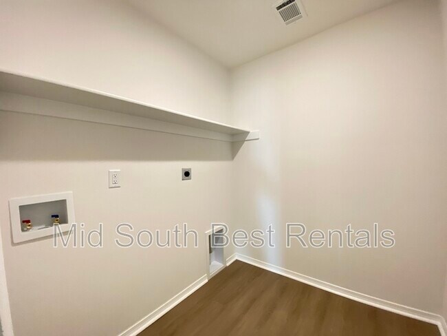 Building Photo - 52 Kelton Ln