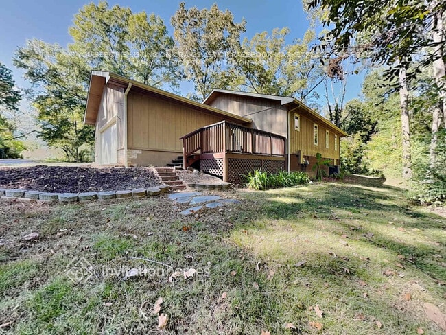 Building Photo - 300 1st St