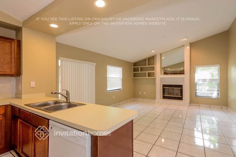 Building Photo - 1604 Cumberland Ct E