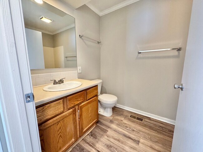 Building Photo - 1104 Mazatlan Cir