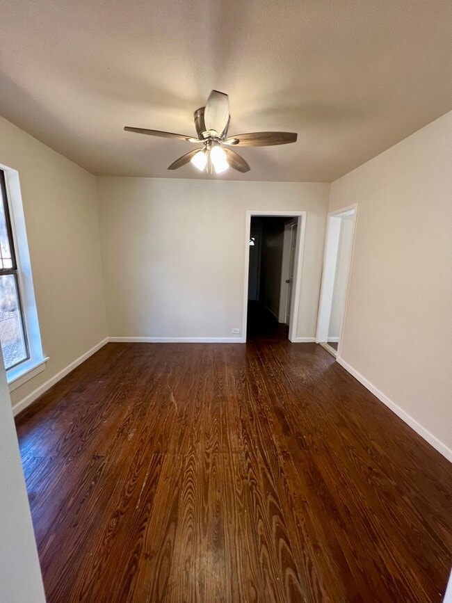 Building Photo - Cute 2/1 Home in West San Antonio