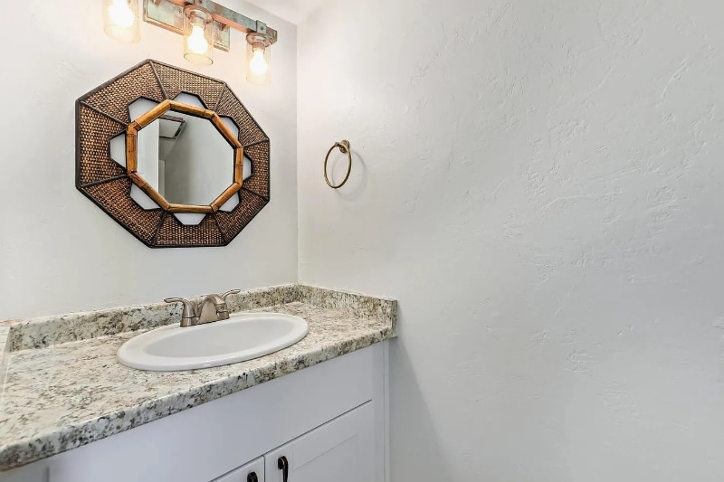 Building Photo - 1025 E Highland Ave