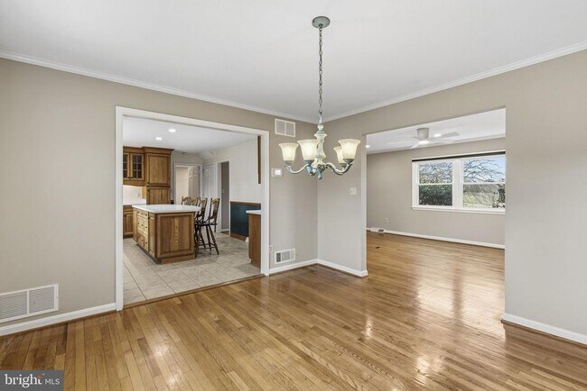 Building Photo - 2713 Wesleyan Dr