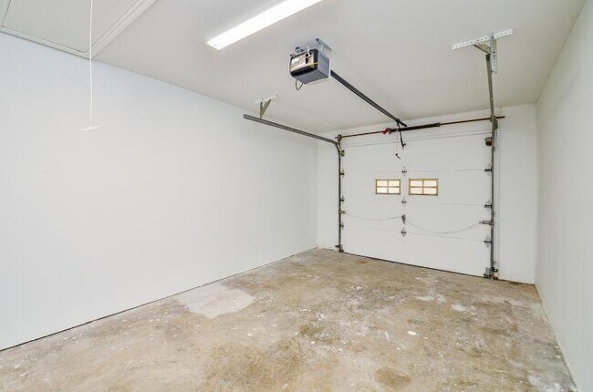 Building Photo - 8330 Waterbury Dr
