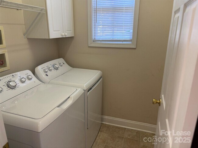 Building Photo - 118 Middleton Pl