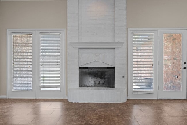Building Photo - 5009 Woodhollow Dr
