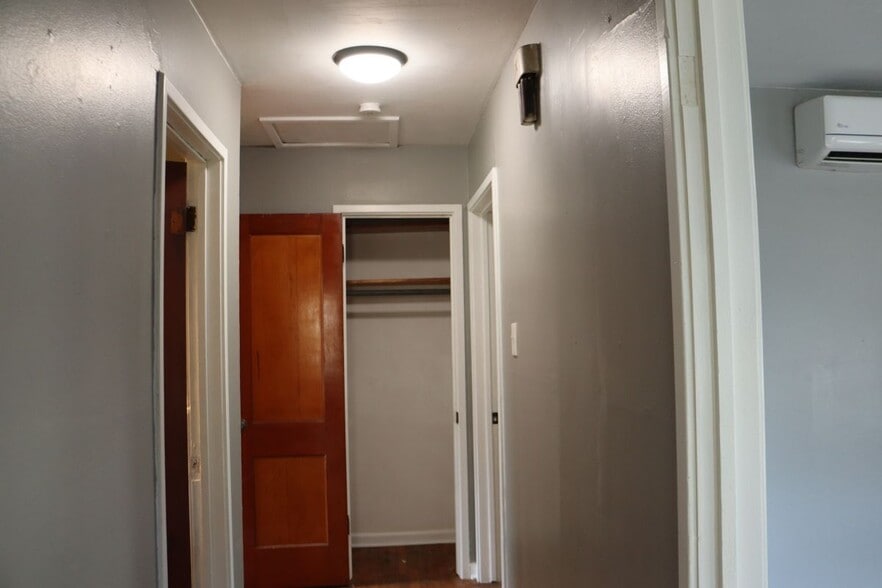 Building Photo - 203 Brooks Ave