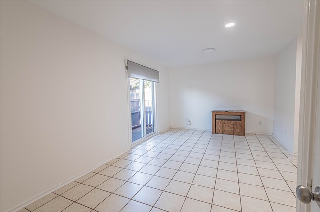 Building Photo - 1702 Good Day Dr