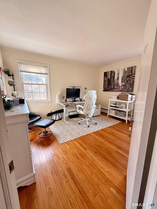 Building Photo - 12 Belaire Dr