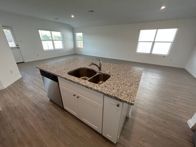 Building Photo - Dual Primary Suites! Spacious Home w/ Open Kitchen & Community Pool!