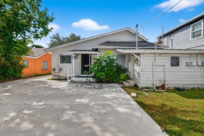 Building Photo - 1511 Scharpe St