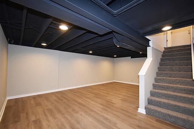 Building Photo - 1191 Meadow Ln