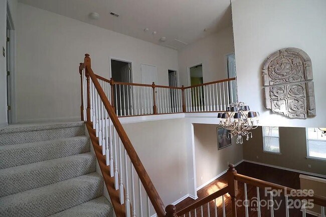 Building Photo - 10979 Princeton Village Dr