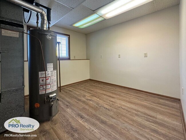 Building Photo - 3 Bedroom Home in Maple Grove