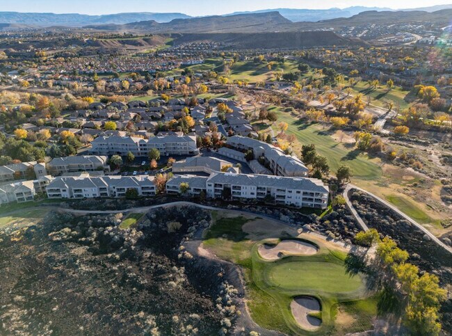 Building Photo - 225 N Country Ln