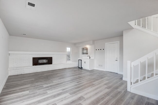 Building Photo - Willow Creek Home 4BR/3BA with attached 2 car garage! AVAIL 7/15/26