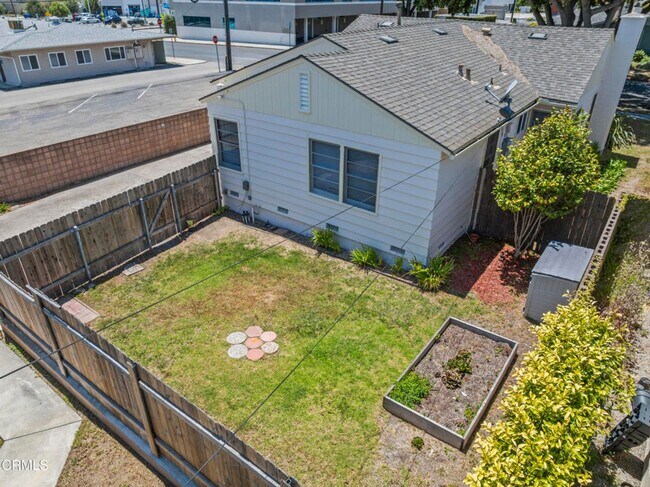 Building Photo - Charming Midtown Ventura Home- 3 Bedroom + 1.75 Bath