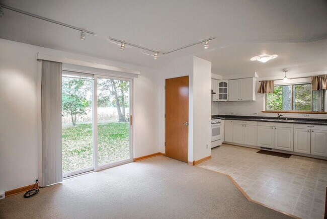 Building Photo - Single Family Home