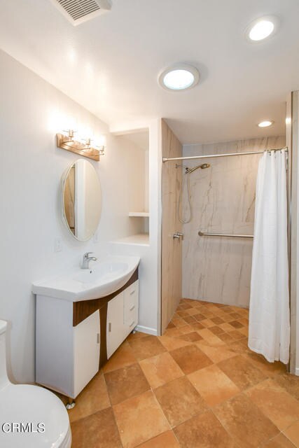 Building Photo - 630 N Niagara St