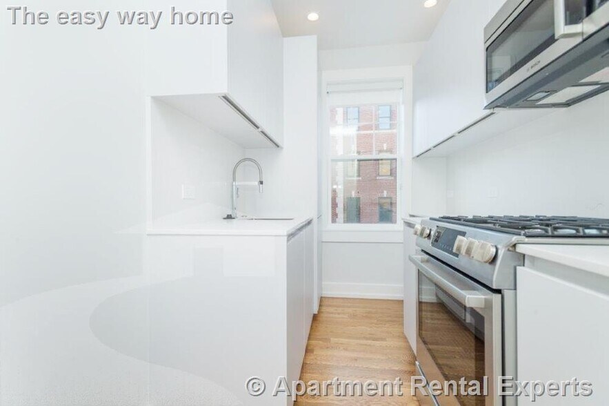 Building Photo - 17 Forest St