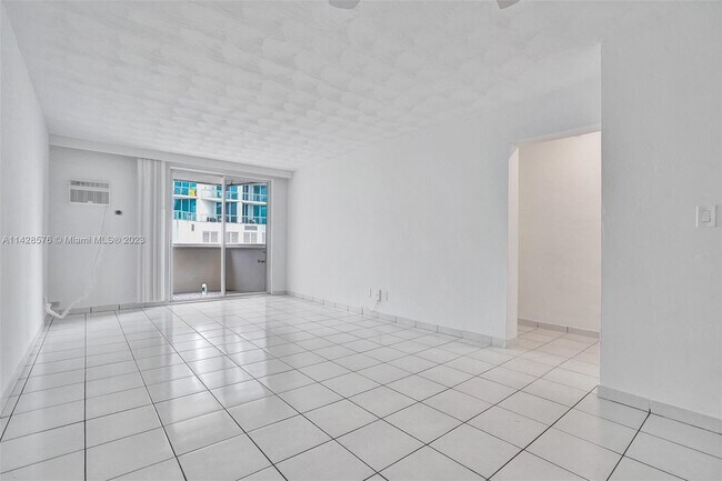 Building Photo - 505 NE 30th St