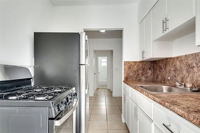 Building Photo - 6913 Rue Vendome