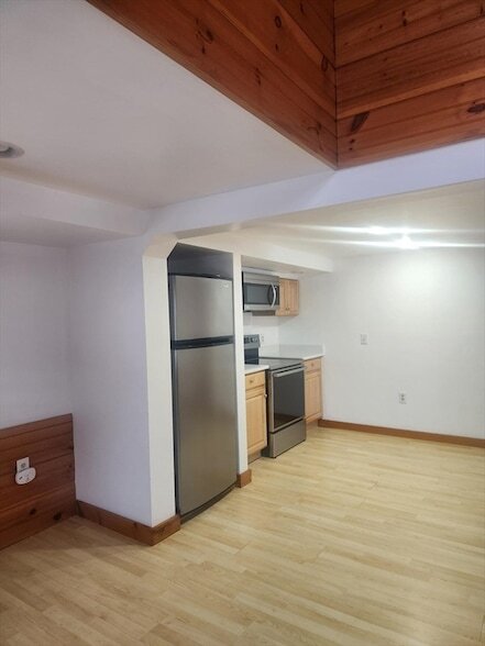 Building Photo - 92 Main St