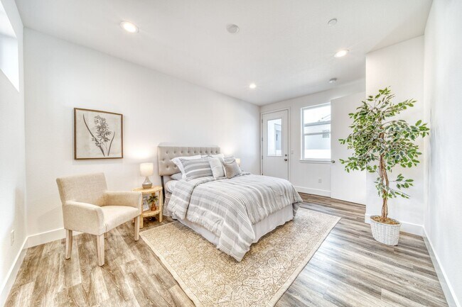 Building Photo - D62