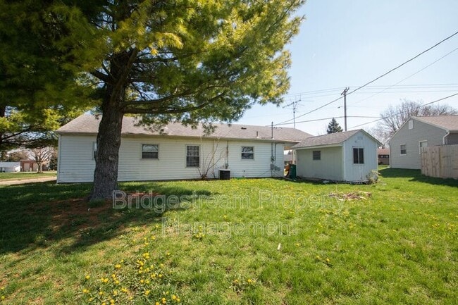 Building Photo - 1205 S Maple Ave