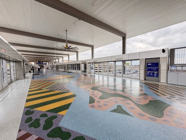 Building Photo - 1023