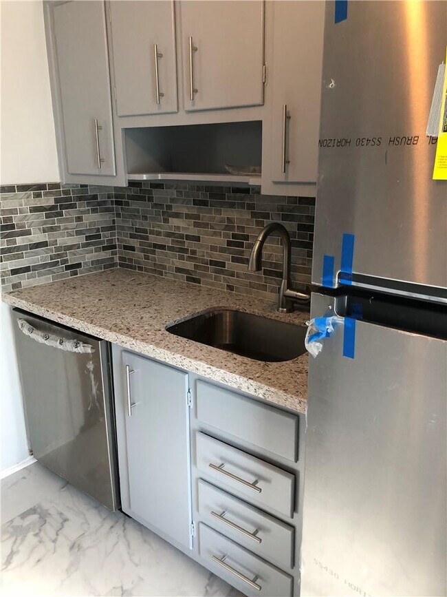 Building Photo - 2050 NE 39th St