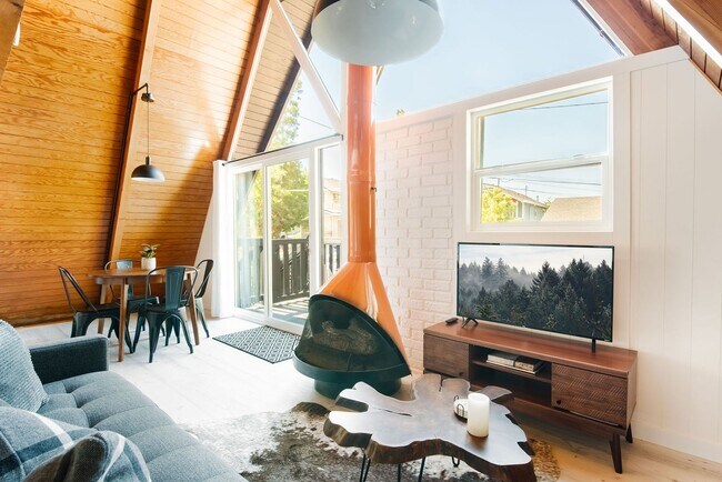Building Photo - Fully Furnished Modern Mountain Cabin in Wrightwood 2 bedroom 1 bath