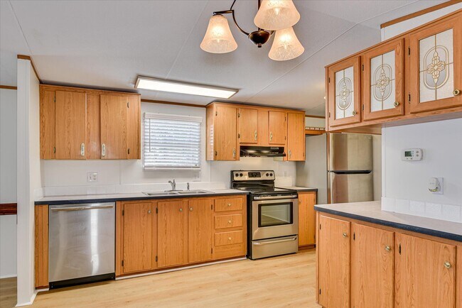 Building Photo - 892 W Five Notch Rd