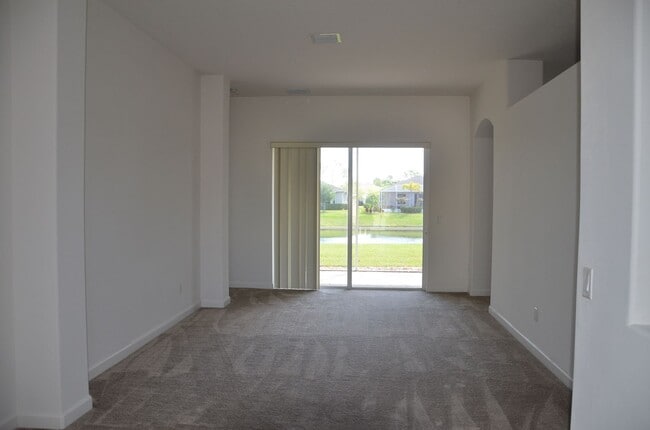 Building Photo - 3205 Brookfield Dr