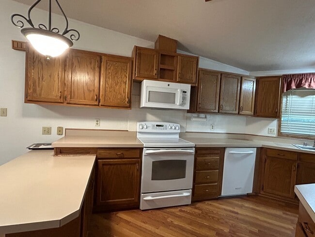 Building Photo - 8 Bass Ct