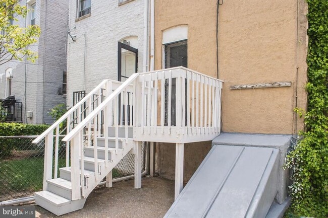 Building Photo - 2609 Lauretta Ave