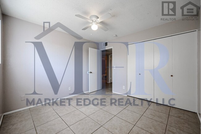 Building Photo - 5Bed/2Bath House at 35th Ave/Cactus! Ready for Immediate Move-In! -- NO HOA!