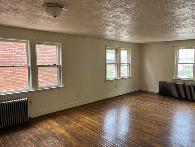 Building Photo - 978 Wayne Ave