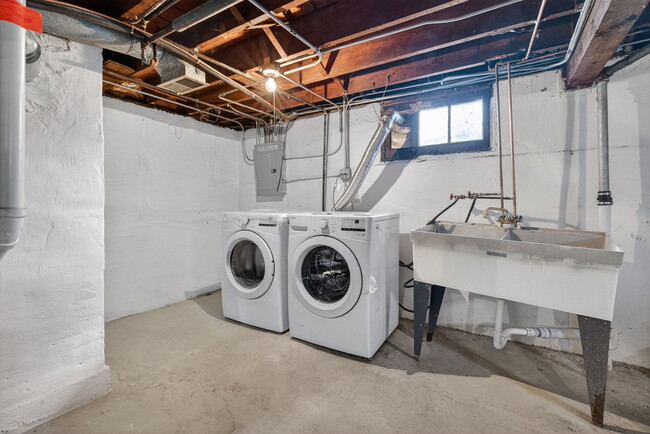 Building Photo - 741 S Jackson St